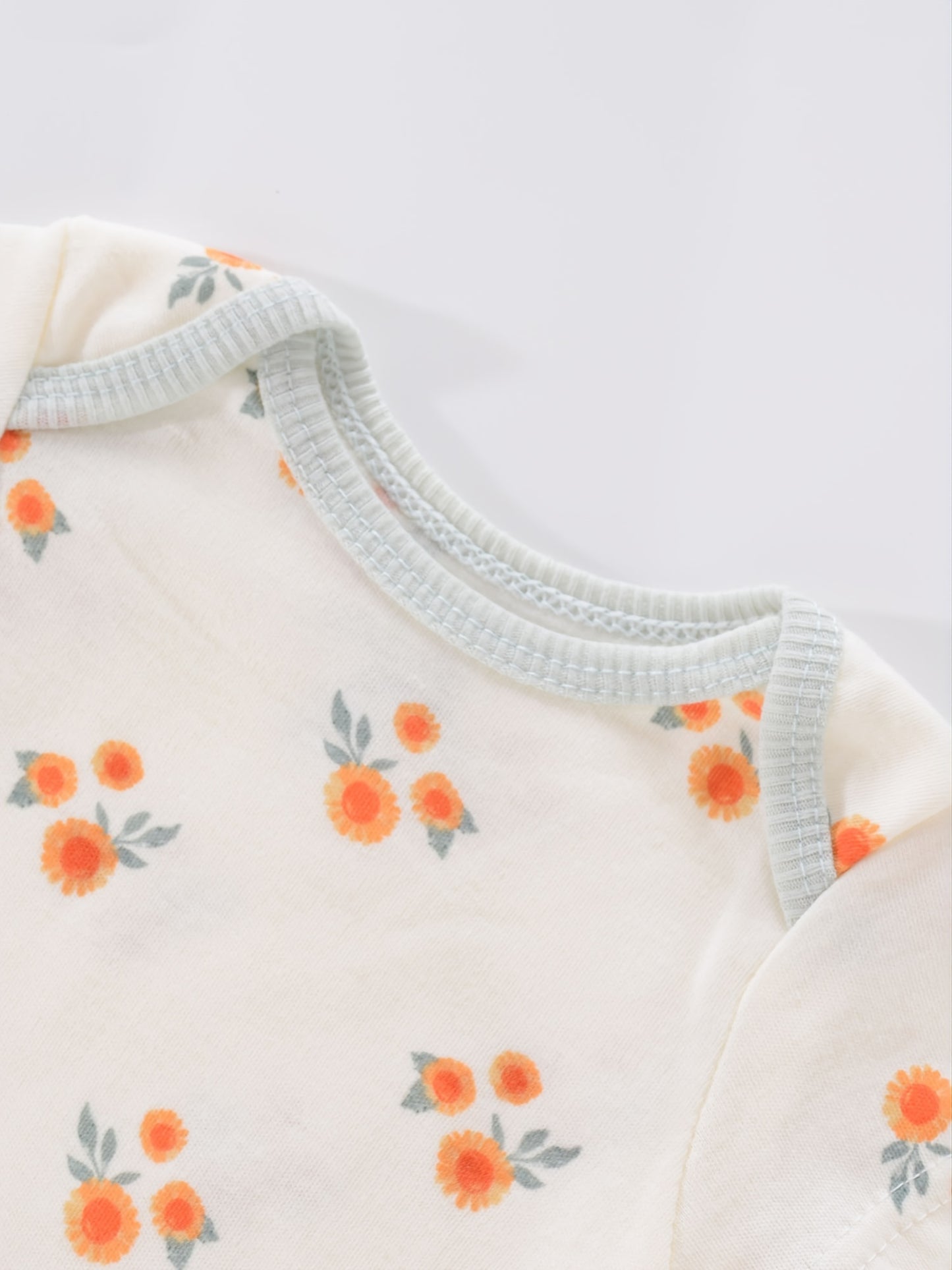 Newborn Baby Short Sleeve One-Piece Suit 4pcs Set with Alphabet Print and Embroidery Triangle Climbing Suit Ha Clothes Set 0-9 Months Baby Clothes